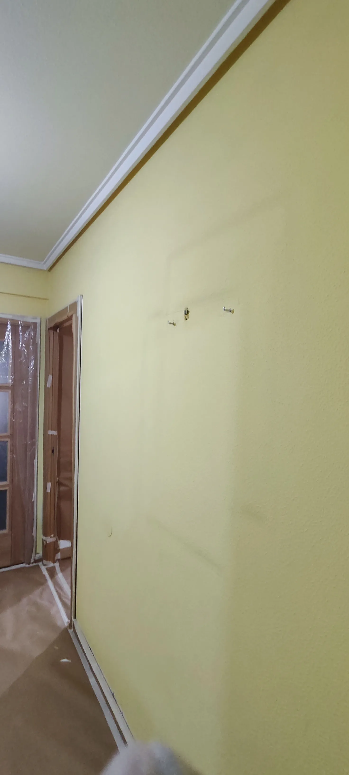 Pared de un piso en Vigo antes de pintar